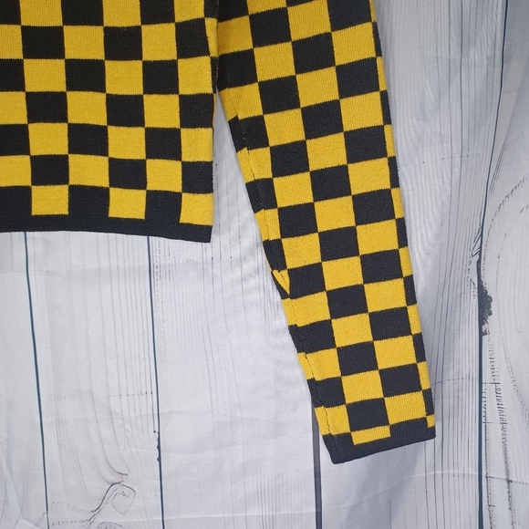 Forever 21 Checkered Black and Yellow Women's Cropped Sweater - Picture 13 of 14